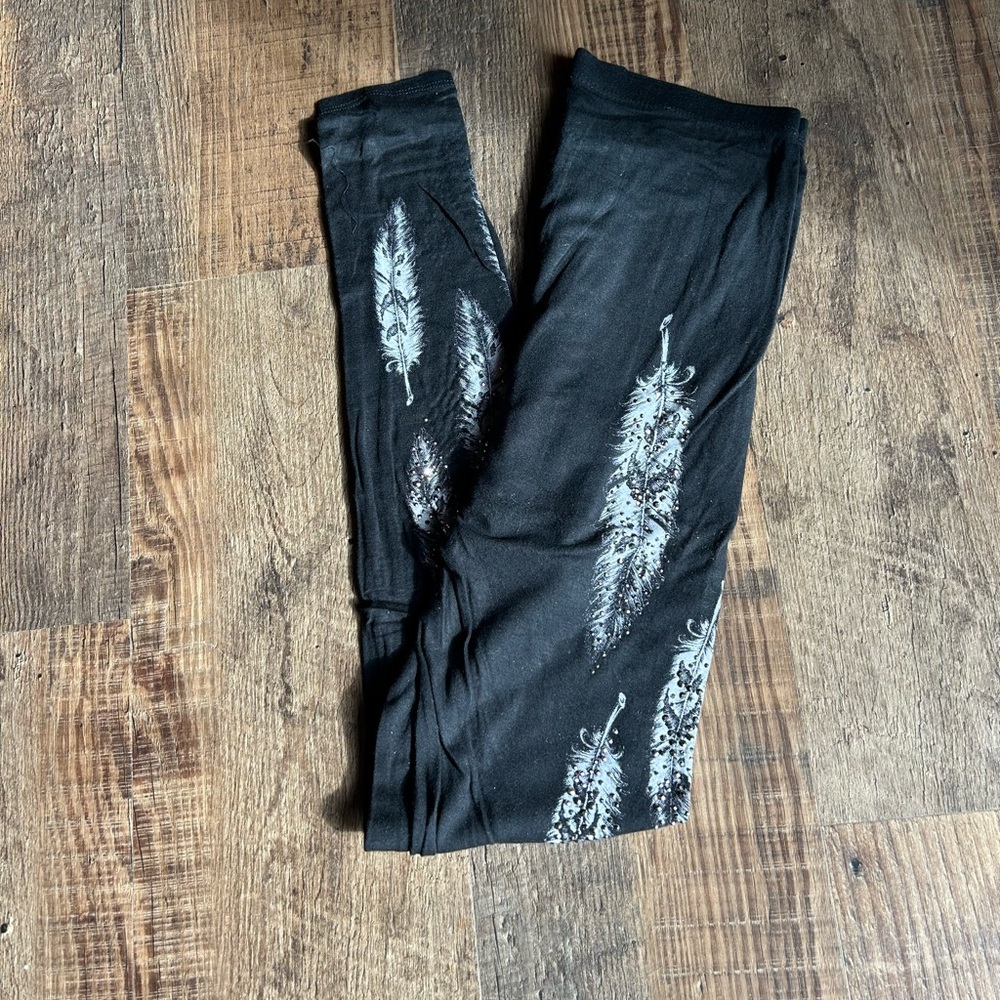 Feather detailed leggings.